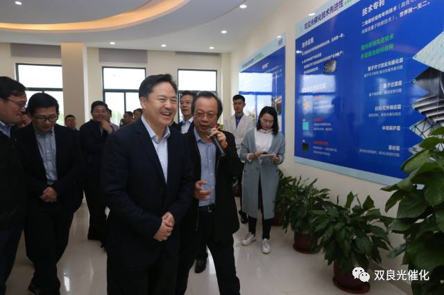 江陰市委書記走進(jìn)<a href=http://www.trip-tour.cn target=_blank class=infotextkey>雙良</a><a href=http://www.trip-tour.cn target=_blank class=infotextkey>新型光催化</a>