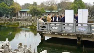 整合安排城市黑臭水體治理、水源地保護、打擊“洋垃圾”進口